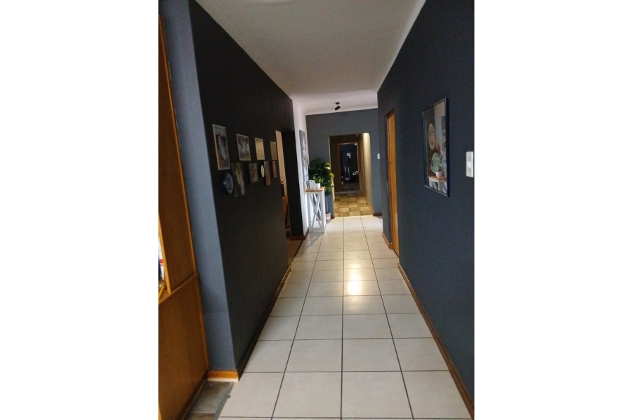 5 Bedroom Property for Sale in Porterville Western Cape
